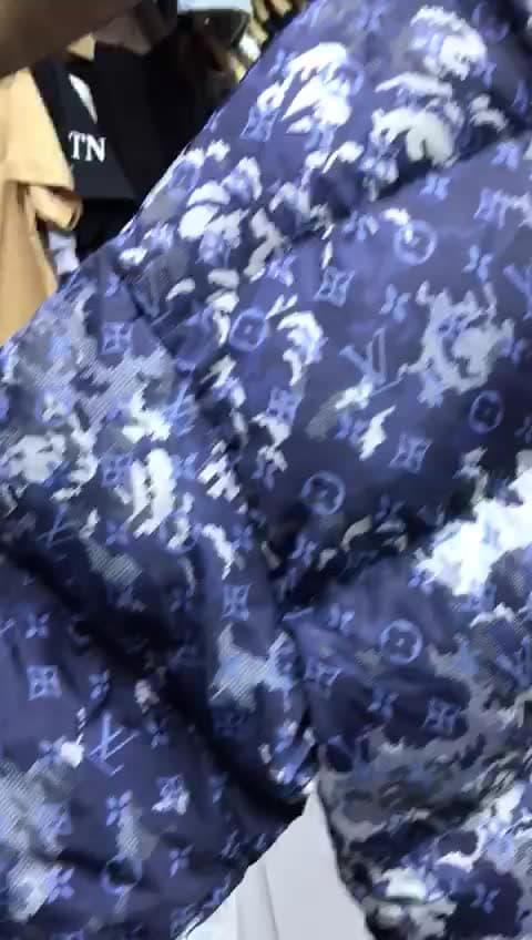 Shirt & Dresses، فيديو 3