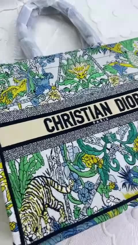 Christian Dior Bags، فيديو 3
