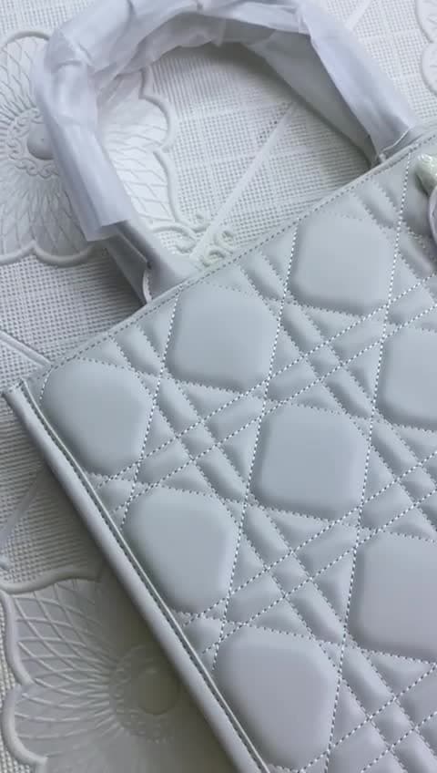 Christian Dior Bags، فيديو 4