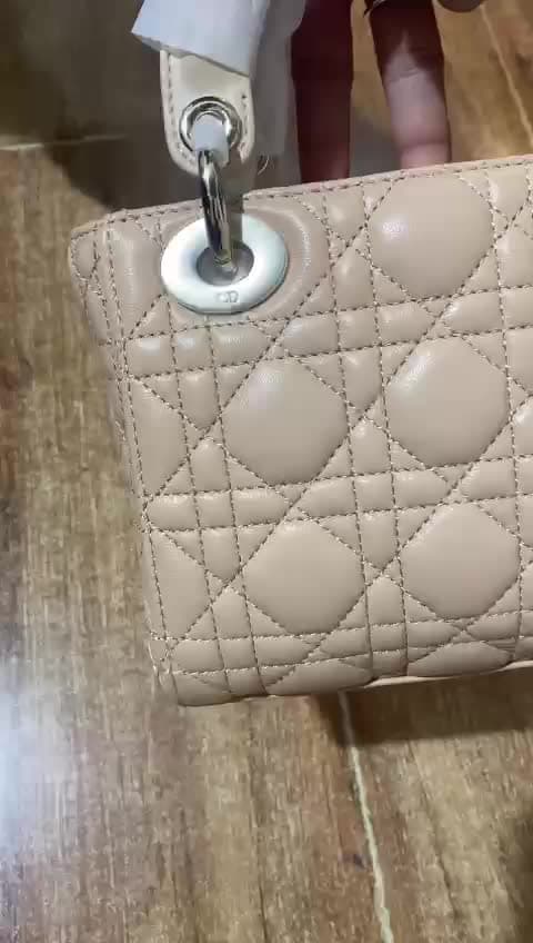 Christian Dior Bags، فيديو 7
