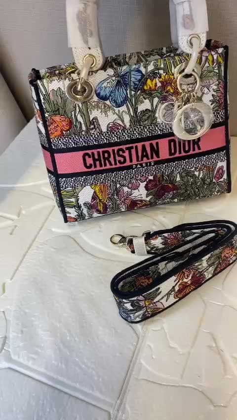 Christian Dior Bags، فيديو 9