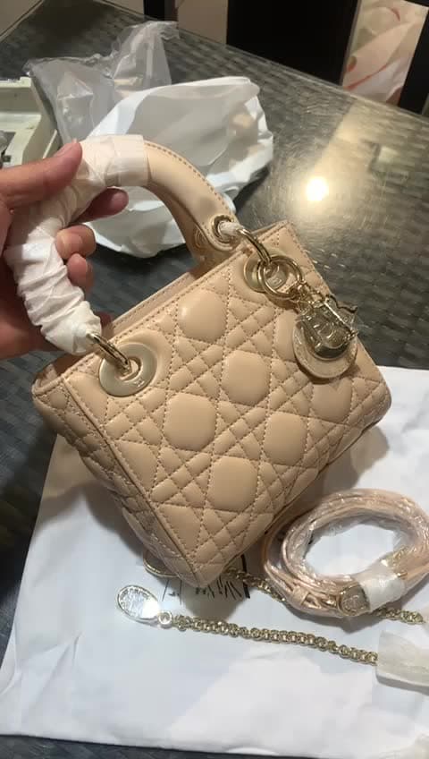 Christian Dior Bags، فيديو 14