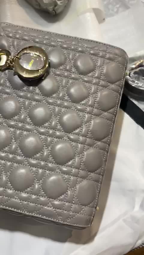 Christian Dior Bags، فيديو 18