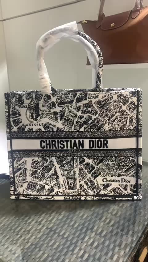 Christian Dior Bags، فيديو 21