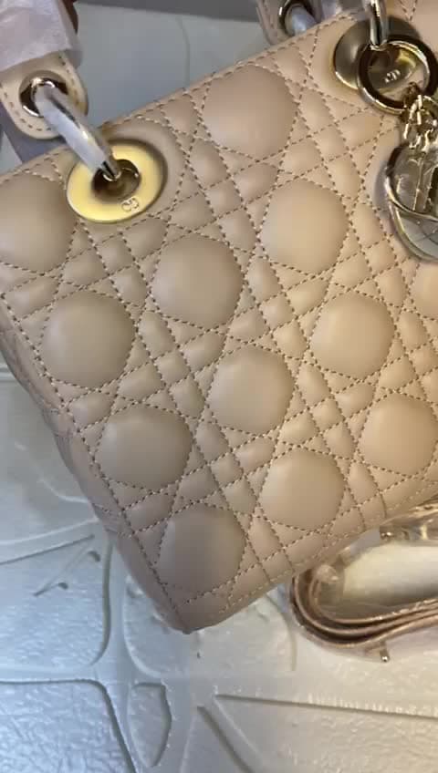 Christian Dior Bags، فيديو 23