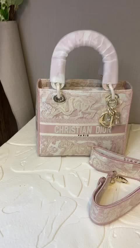 Christian Dior Bags، فيديو 26