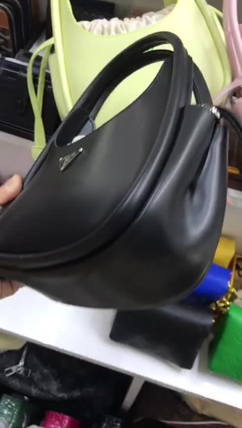 Prada Bags, video 10