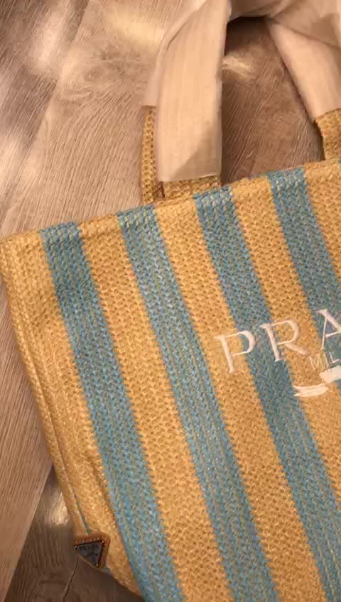 Prada Bags, video 23