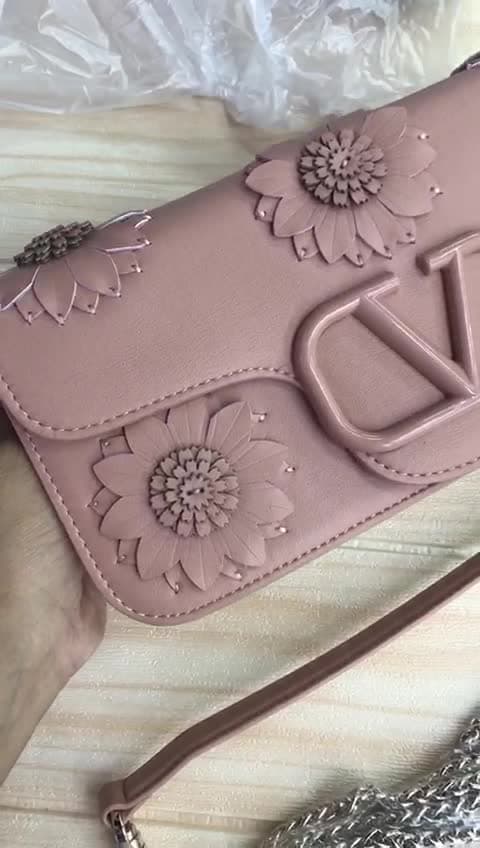 Valentino Bags, video 9