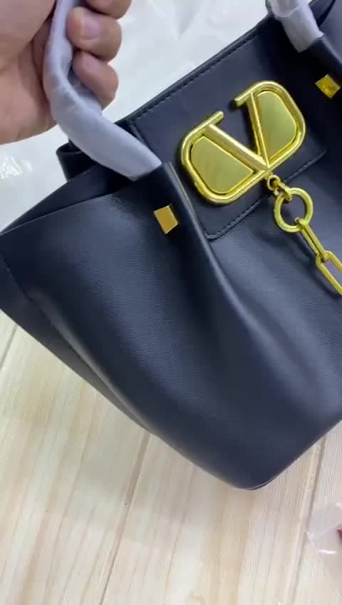 Valentino Bags, video 31