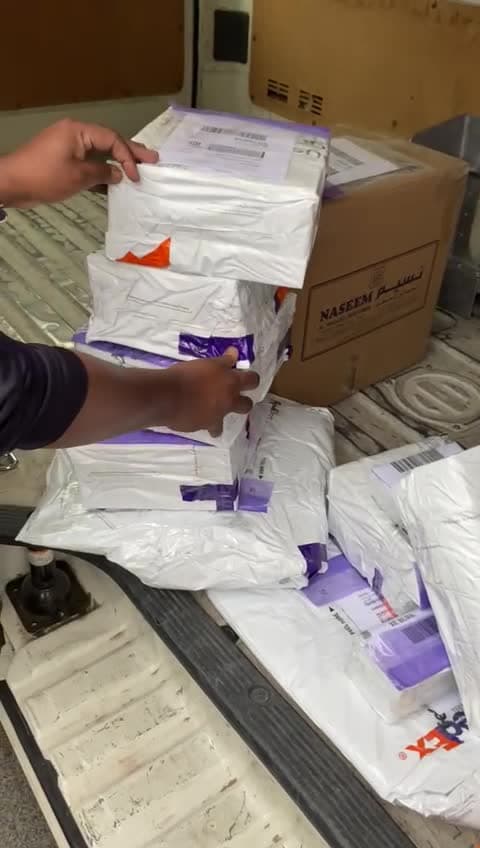 Deliveries، فيديو 1