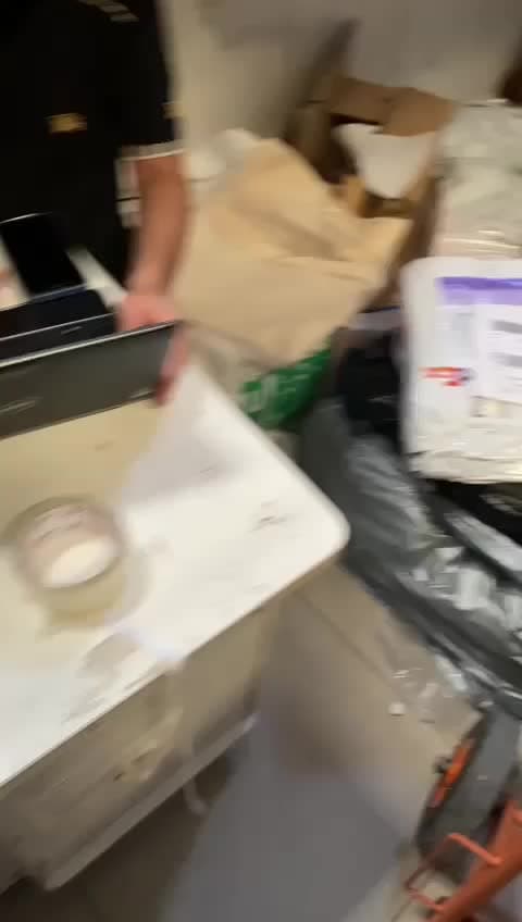 Deliveries، فيديو 2