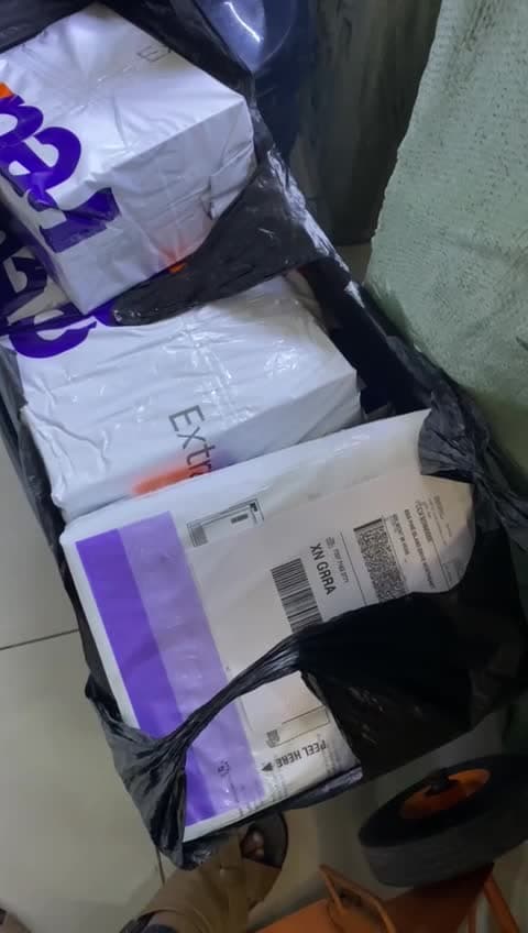 Deliveries، فيديو 4