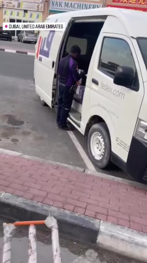 Deliveries، فيديو 15