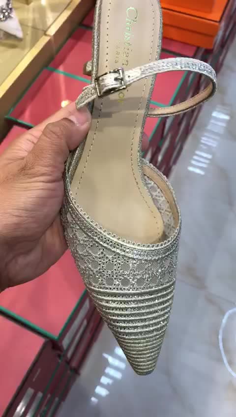 Christian Dior، فيديو 2