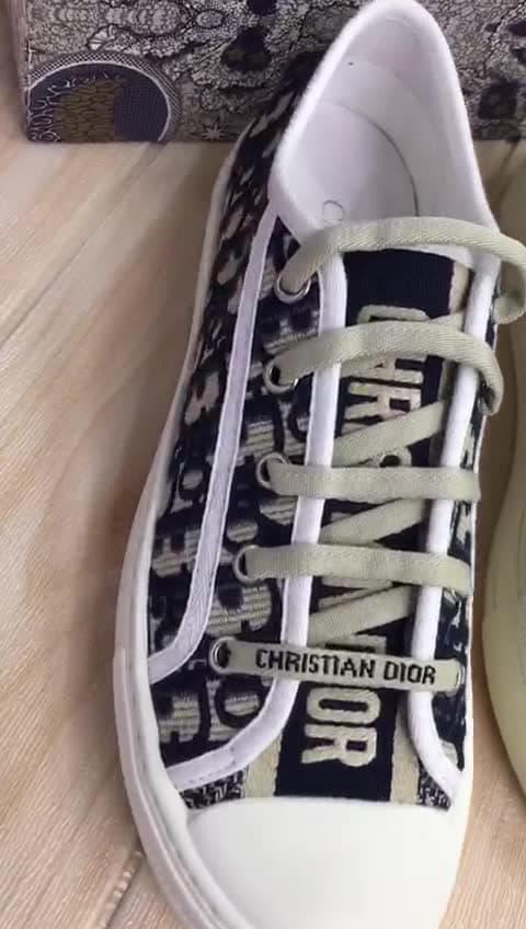 Christian Dior، فيديو 6
