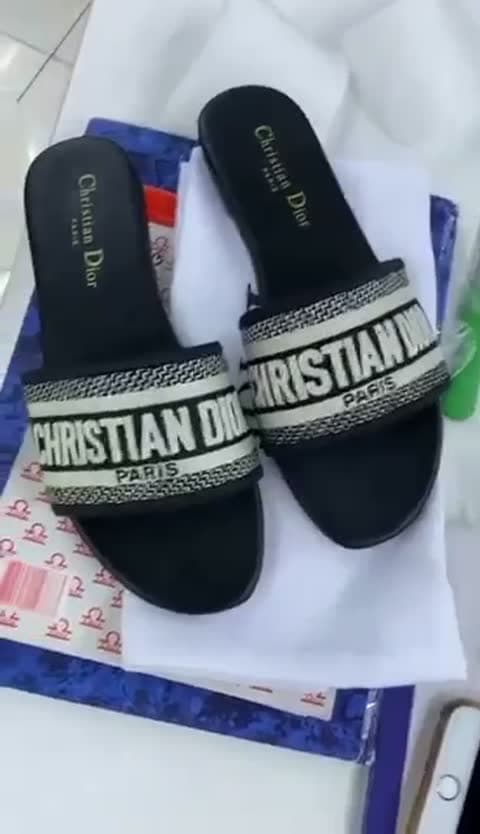 Christian Dior، فيديو 9