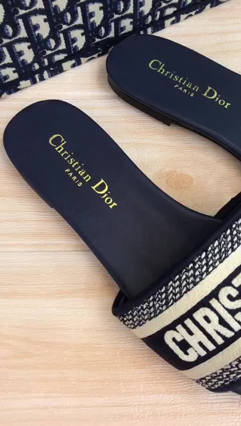Christian Dior، فيديو 14