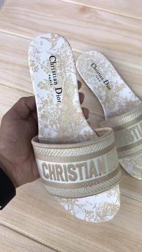 Christian Dior، فيديو 15