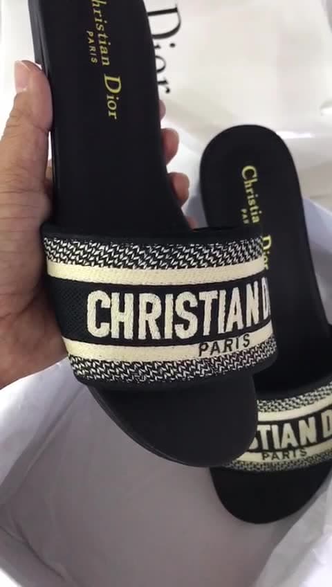 Christian Dior، فيديو 16