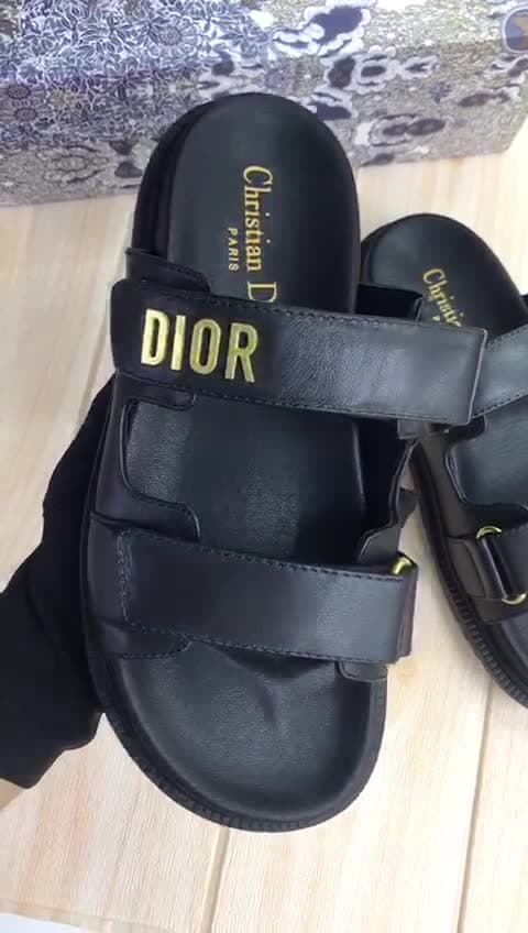 Christian Dior، فيديو 19