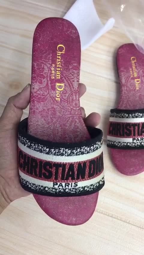 Christian Dior، فيديو 20