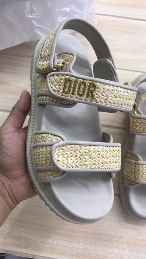 Christian Dior، فيديو 23