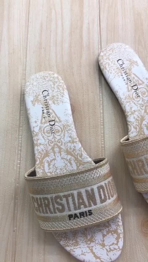 Christian Dior، فيديو 25