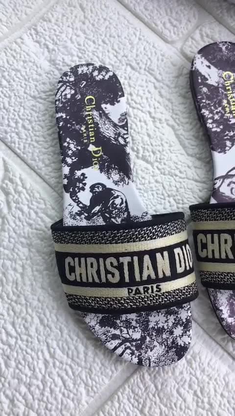 Christian Dior، فيديو 29