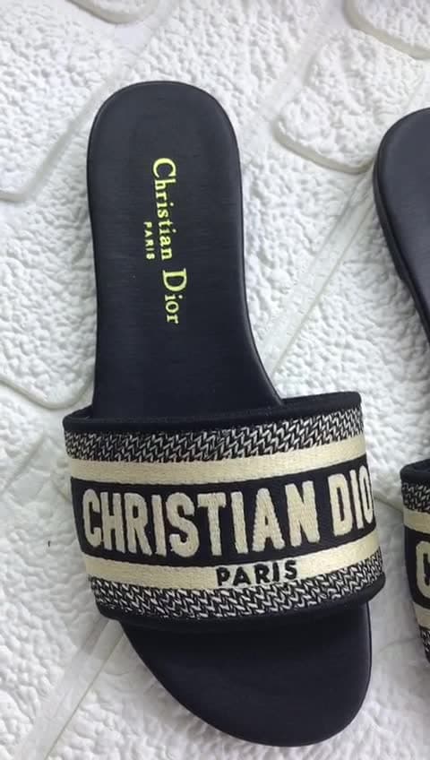 Christian Dior، فيديو 32