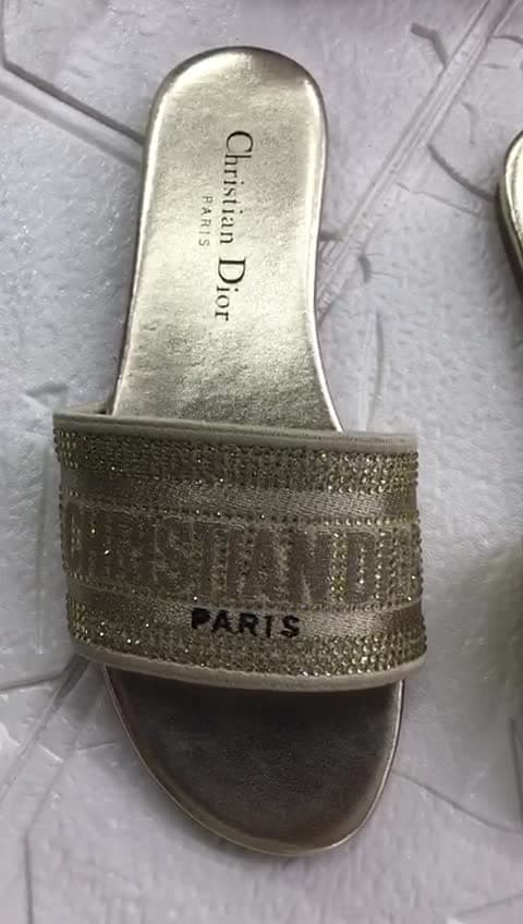 Christian Dior، فيديو 38