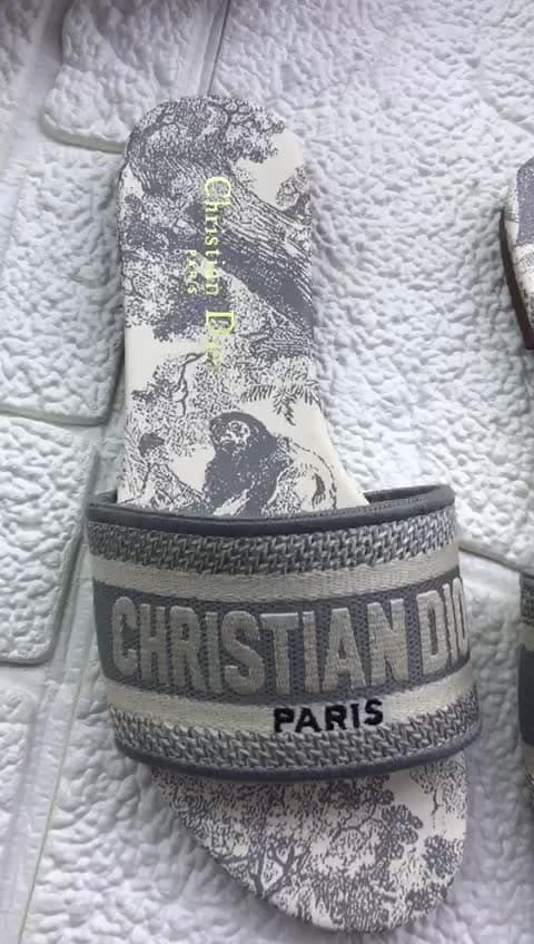 Christian Dior، فيديو 40