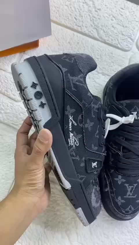 Louis Vuitton, video 19